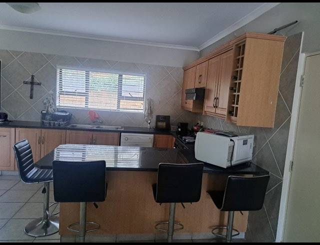 3 BEDROOM TOWNHOUSE FOR SALE IN HEATHER PARK